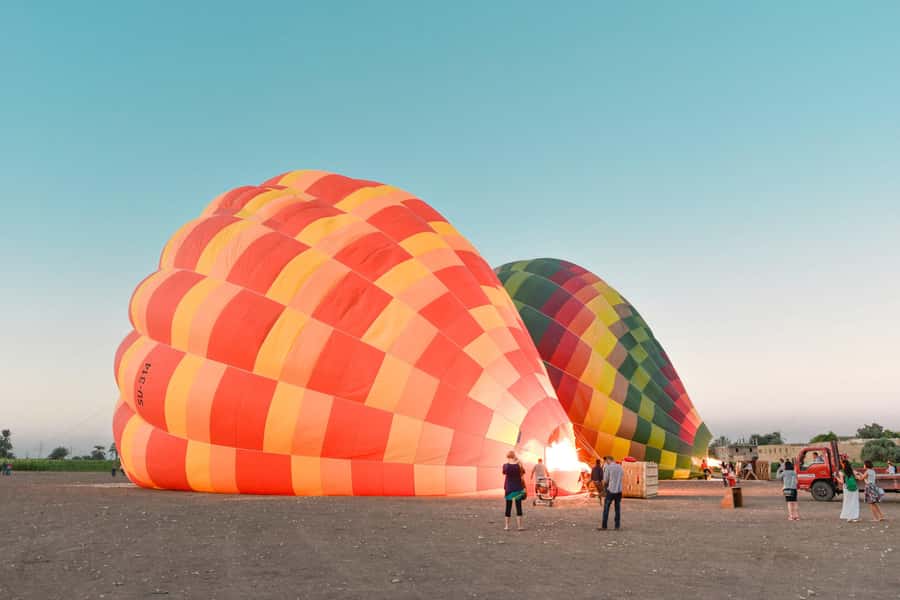 Dubai: Sunrise Hot Air Balloon Tour with E-Certificate - Rising Above the Arabian Desert