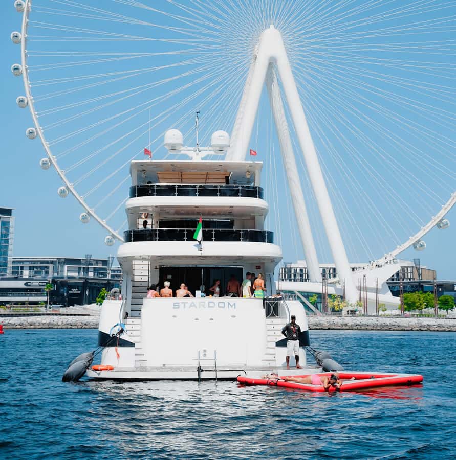 Dubai: Superyacht Experience with Live Music & Drinks - First impressions at Dubai Harbour