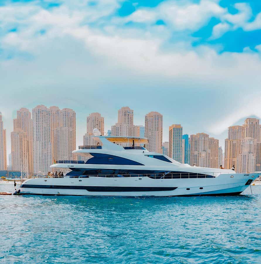 Dubai: Superyacht Experience with Live Music & Drinks - Choosing between breakfast, lunch, and dinner