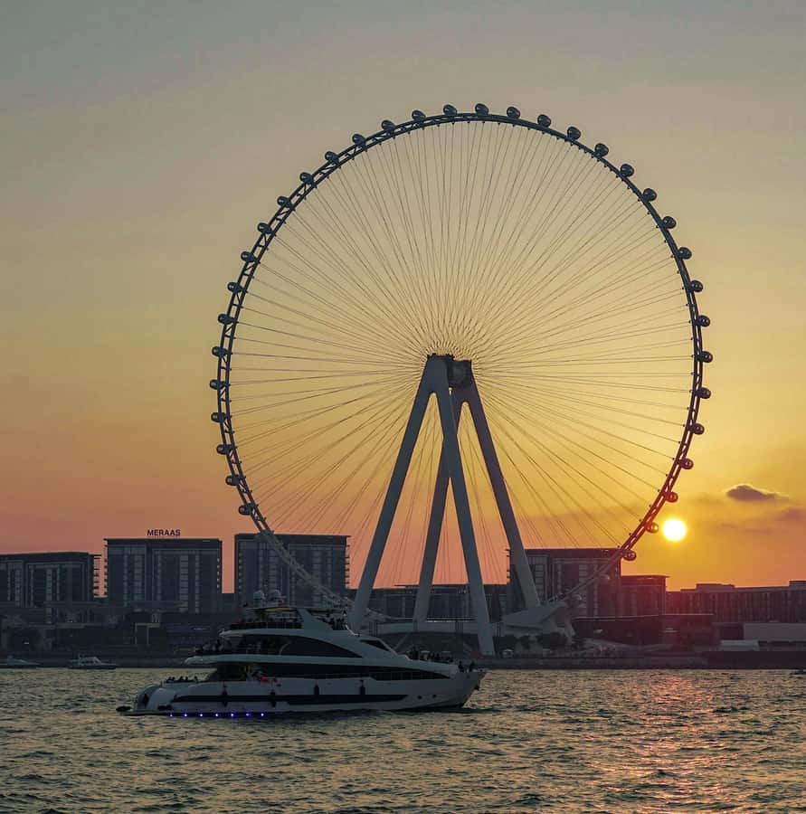 Dubai: Superyacht Experience with Live Music & Drinks - Service and the small luxury touches
