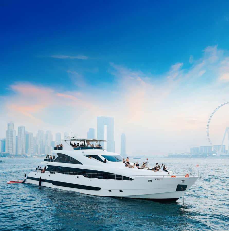 Dubai: Superyacht Experience with Live Music & Drinks - What the three-hour route shows you