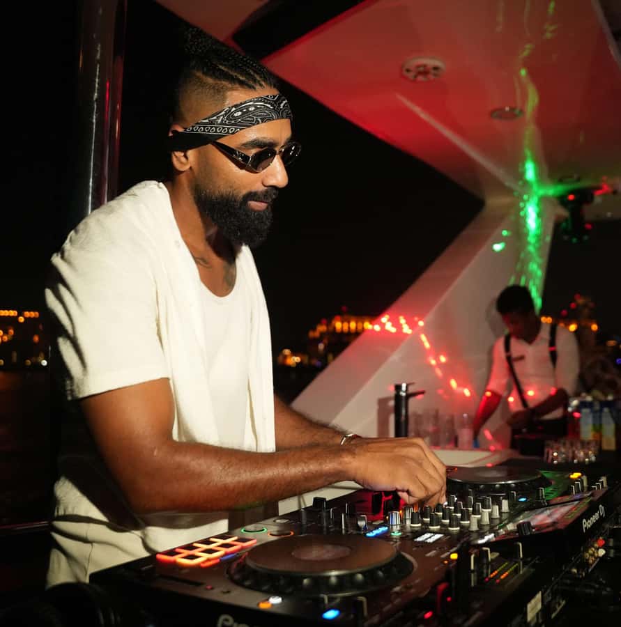 Dubai: Superyacht Experience with Party & Live DJ - The route through Dubai Harbour