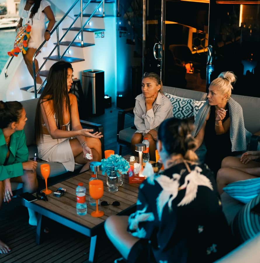 Dubai: Superyacht Experience with Party & Live DJ - Food, pasta, and the open bar