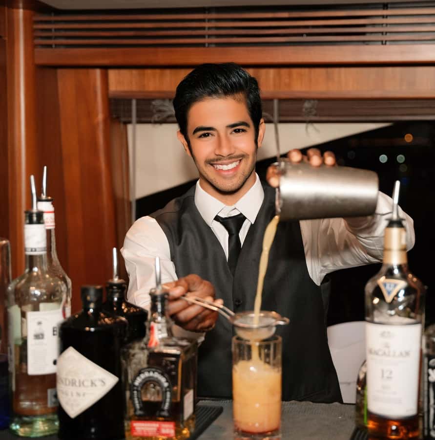 Dubai: Superyacht Experience with Party & Live DJ - Is $113 good value?