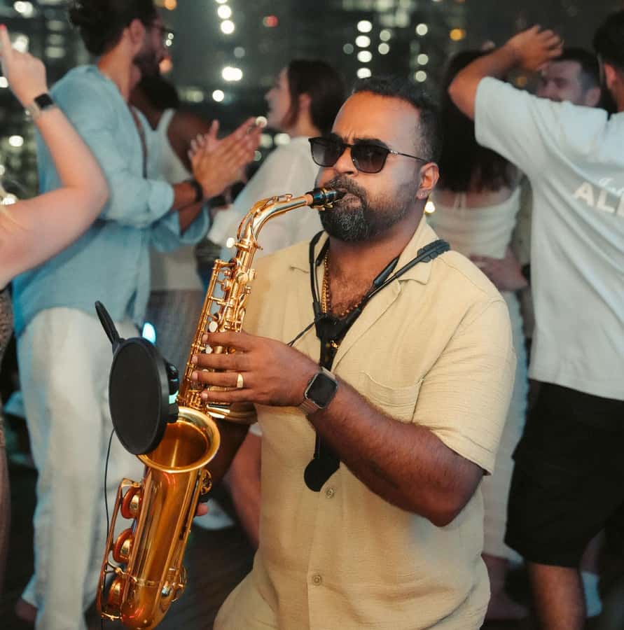 Dubai: Superyacht Experience with Party & Live DJ - Who should book this yacht party?
