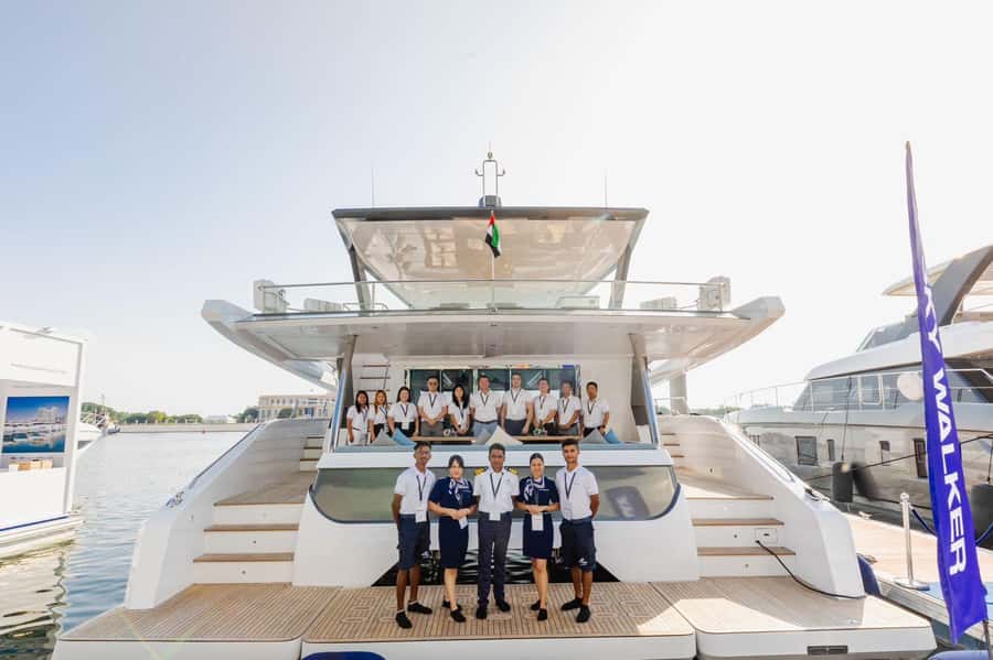 Dubai: The Luxury Yacht Tour with Live BBQ Option - What this $19 yacht cruise really offers