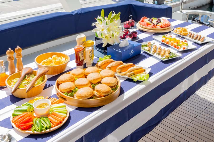 Dubai: The Luxury Yacht Tour with Live BBQ Option - The landmarks are the real reason to go