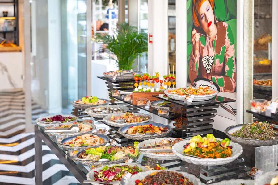 Dubai: The Palm Saturday Brunch with Unlimited Food & Drinks - Unlimited drinks and what the $109 price really covers