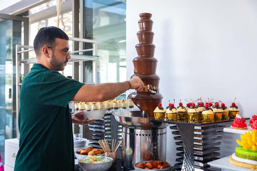 Dubai: The Palm Saturday Brunch with Unlimited Food & Drinks - The candy room is more than a final dessert plate