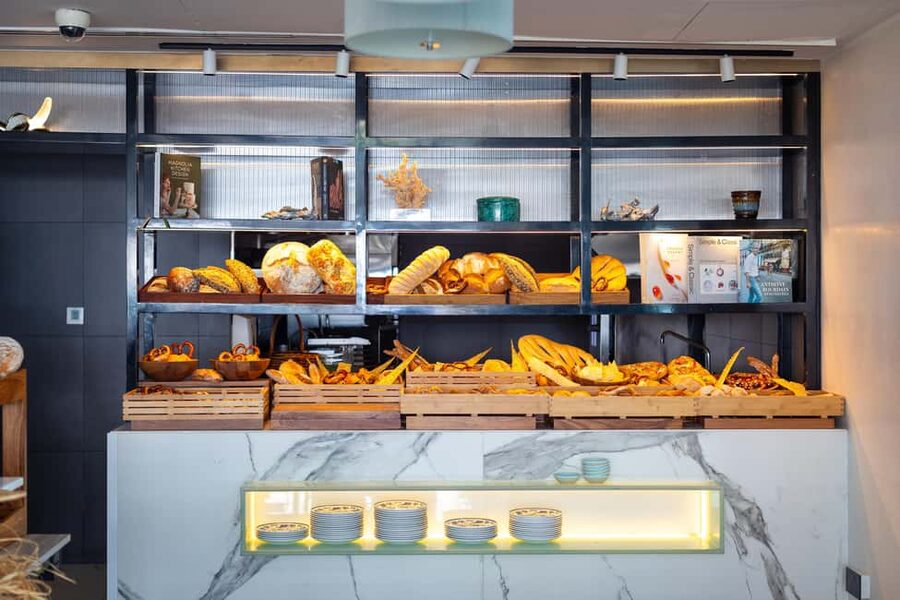 Dubai: The Palm Saturday Brunch with Unlimited Food & Drinks - Music, entertainment, and the kids club