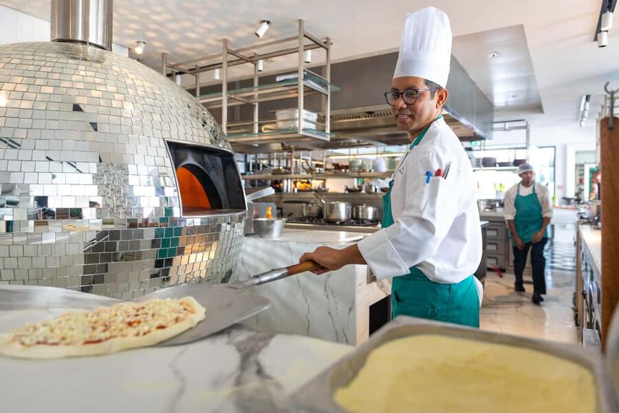 Dubai: The Palm Saturday Brunch with Unlimited Food & Drinks - Who will enjoy this brunch most