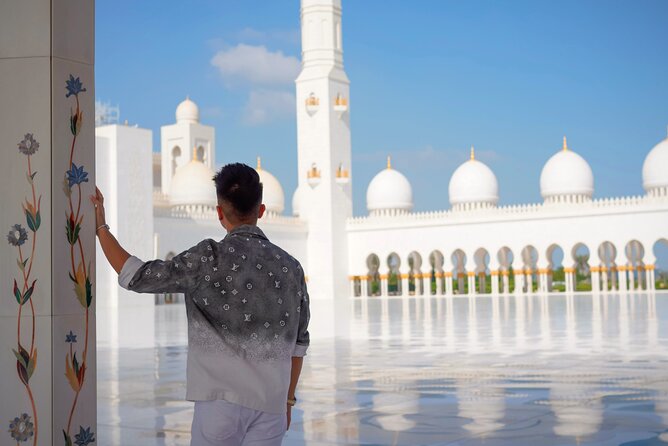 Dubai To Abu Dhabi: Grand Mosque, Royal Palace & Etihad Towers - Etihad Towers and the Abu Dhabi Corniche