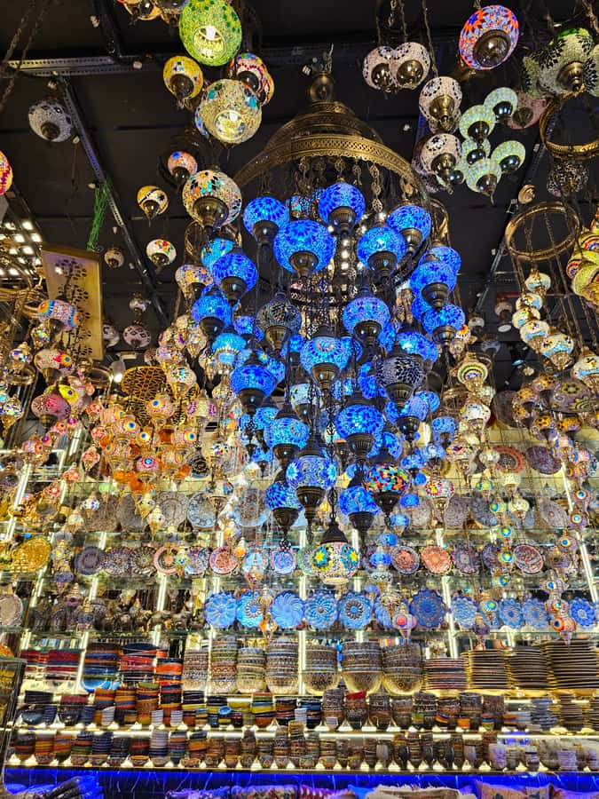 Dubai: Top 15 Must-See Dubai Sightseeing Tour in a SUV/VAN - Shawarma with a local break