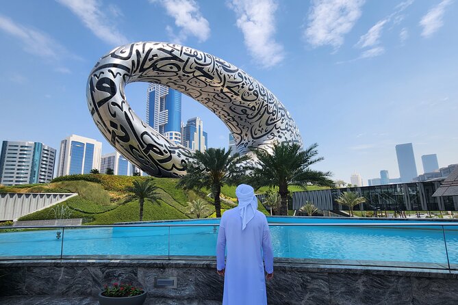 Dubai Top Ten Must-see Sights with Burj Khalifa and Transfers - Burj Khalifa, Dubai Mall, and the fountains