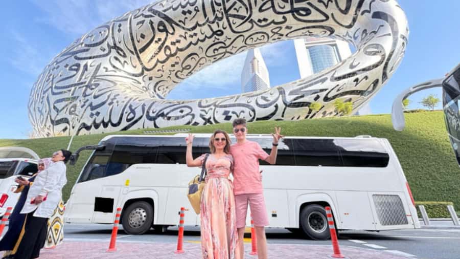 Dubai: Traditional and Modern Tour with Burj Khalifa Ticket - Palm Jumeirah and Atlantis: Dubai at engineered scale