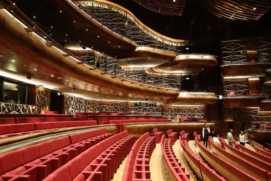 Dubai: Walking, Architecture and History Tour of Dubai Opera - Timing, access, and the working-building warning