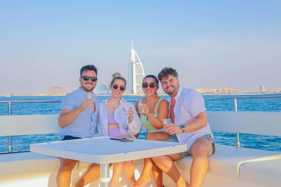 Dubai Waves & Dunes: Luxury Yacht Cruise w/ Red Dunes Safari - The 45-minute 4x4 ride across Lahbab