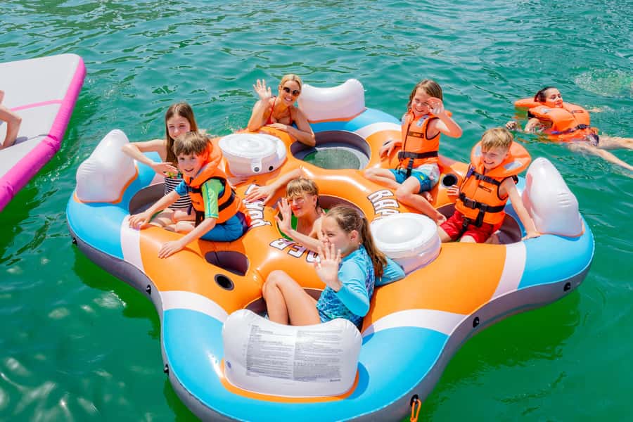 Dubai: Yacht Cruise with Swimming, Snorkeling and BBQ Lunch - Starting at Dubai Harbour Yacht Club