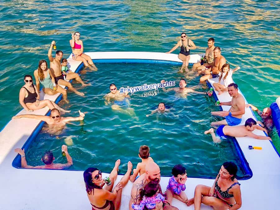 Dubai: Yacht Cruise with Swimming, Snorkeling and BBQ Lunch - BBQ lunch and drinks onboard