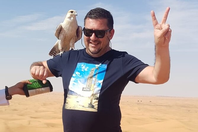 Evening Desert Safari Tours - Shows bring plenty of stage energy after dark