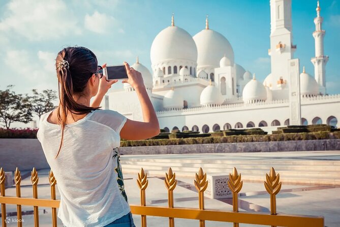 Exclusive Abu Dhabi tour, without Ferrari World - Why the guide can make or break the experience