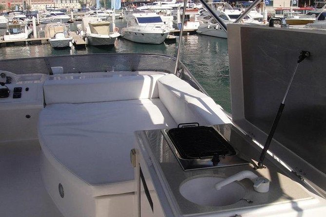 Exclusive Yacht with Private Transfer - Atlantis Hotel, Burj Al Arab, and Jumeirah Beach