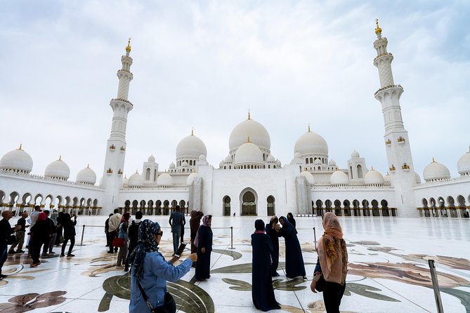 From Abu Dhabi: Grand Mosque, Qasr Al Watan Palace & Etihad Tower - The Corniche and Emirates Palace photo stop