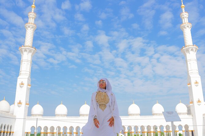 From Dubai: Abu Dhabi Day Tour with Grand Mosque & Louvre Museum - The guides make the biggest difference