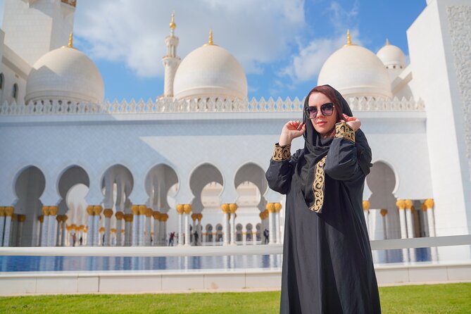From Dubai: Abu Dhabi Sheikh Zayed Grand Mosque Guided Tour - The 90-minute drive from Dubai