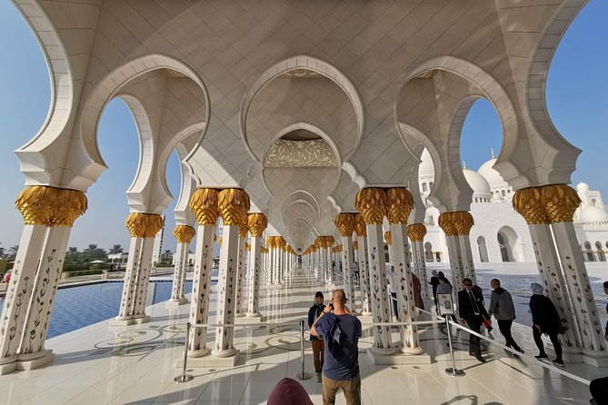 From Dubai : Abu Dhbai Tour Including Le Louvre Museum Ticket - Emirates Palace: entry depends on the day