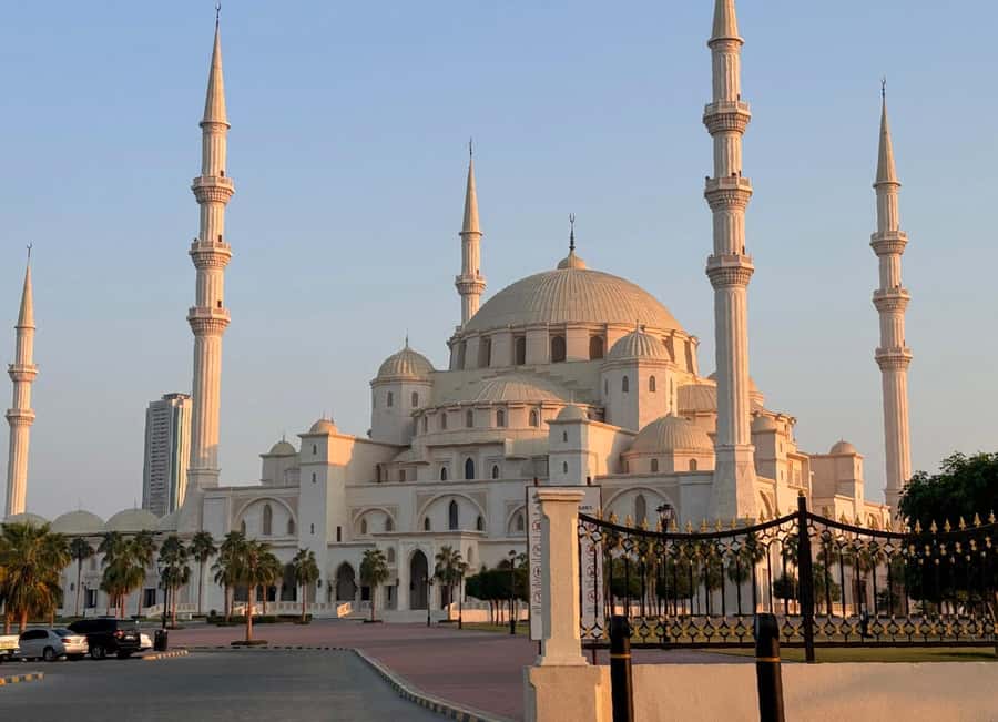 From Dubai: Fujairah City Tour - Al Rafisah Dam and the quiet water stop