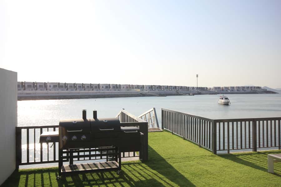 From Dubai: Fujairah Snorkeling with Turtles, Transfer & BBQ - BBQ lunch after the swimming