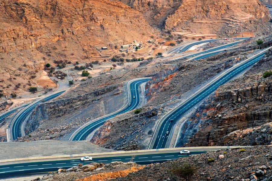 From Dubai: Jabel Jais High Mountain Tour with Transfers - The guide question: friendly help or just a driver?