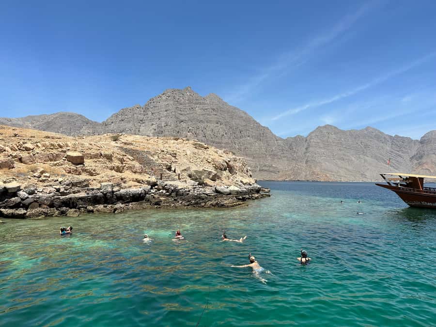 From Ras al Khaimah: Musandam Khasab Day Trip with Transfer - Lunch, drinks, and the onboard routine