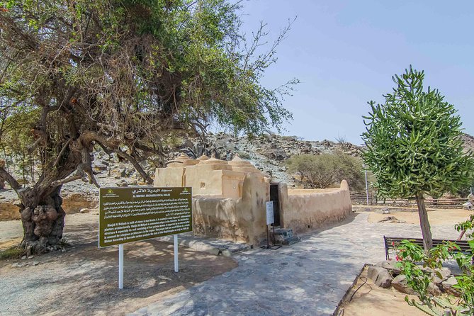 Fujairah Private day trip from Dubai with Lunch - Al Badiyah Mosque and Fujairah’s Old Fort