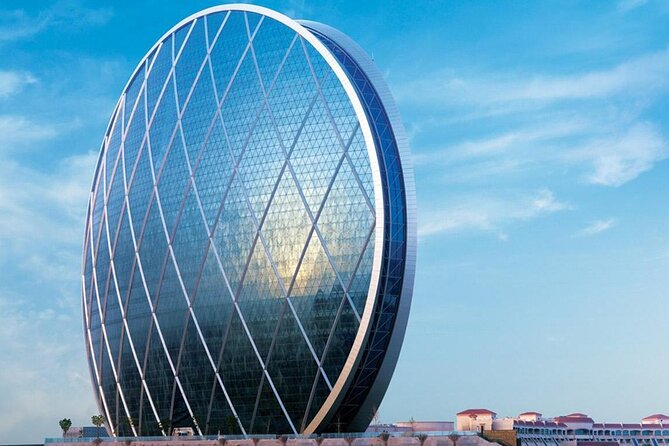 Full-Day Abu Dhabi City Guided Tour from Dubai - The guide and the value of commentary