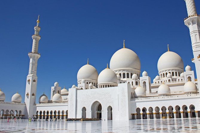Full Day Abu Dhabi City Tour + BAPS Mandir Visit, guide transfer - Emirates Palace and the Corniche view