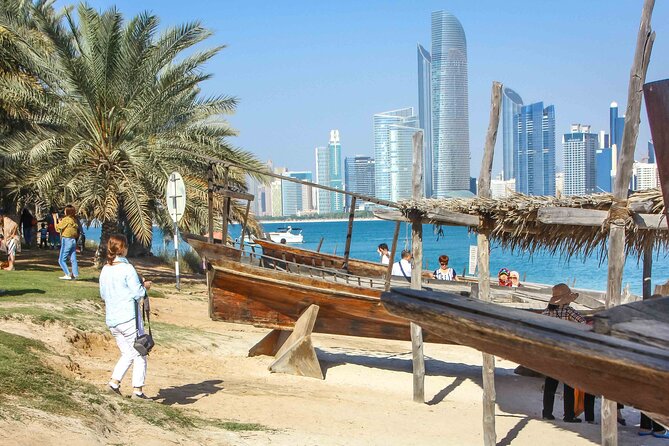 Full Day Small Group Abu Dhabi City Guided Tour - Abu Dhabi Mall provides lunch time and a practical pause