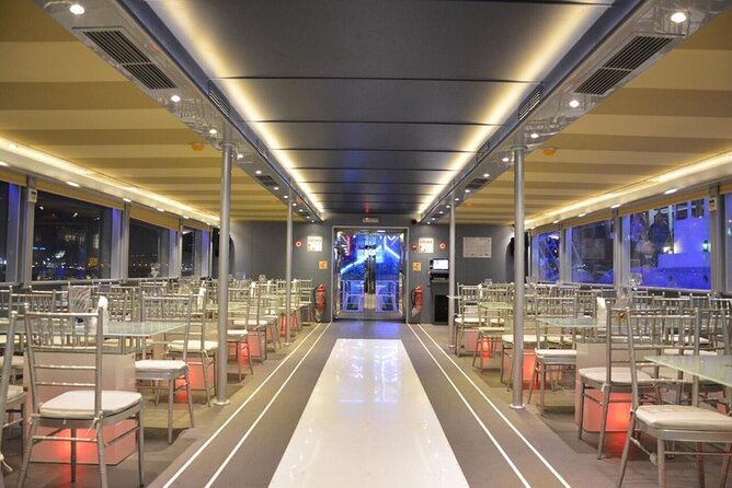 Glass Cruise in Dubai Marina with Dinner - Seating, Noise, and Comfort on a Full Boat