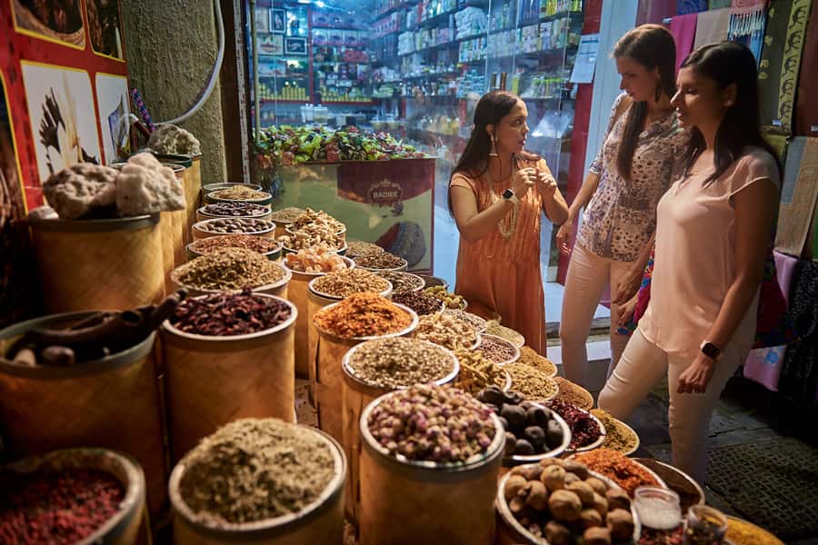Historic Forts, Boats and Pearls of Old Dubai Walking Tour - What the guides add to the route