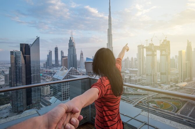 Iconic Burj Khalifa Views Experience Dubai's Skyline - Tickets, Transport, and Basic Planning