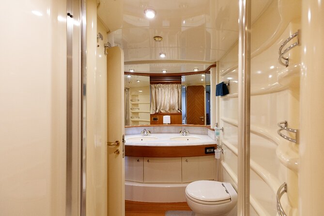 Luxury Yacht Private Rental from Dubai Marina - The three-hour route for a fuller Dubai view