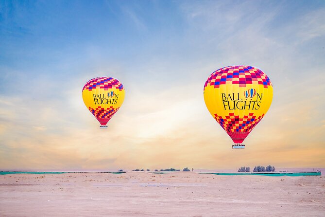 Magical Hot Air Balloon In Dubai - Watching the crew bring the balloon down