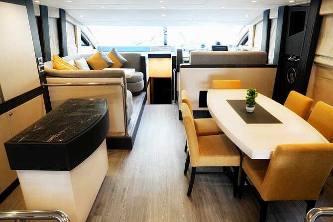 Majesty 77ft Diamond Dust — Dubai's best yacht rental - Choosing the right duration