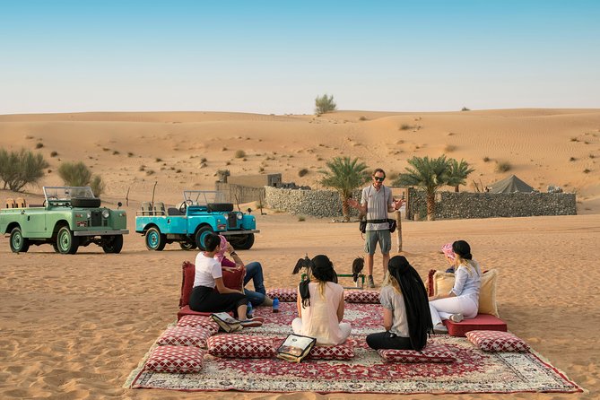 Morning Falconry & Nature Desert Safari with Transfers from Dubai - Dressing for the desert and putting on a ghutra