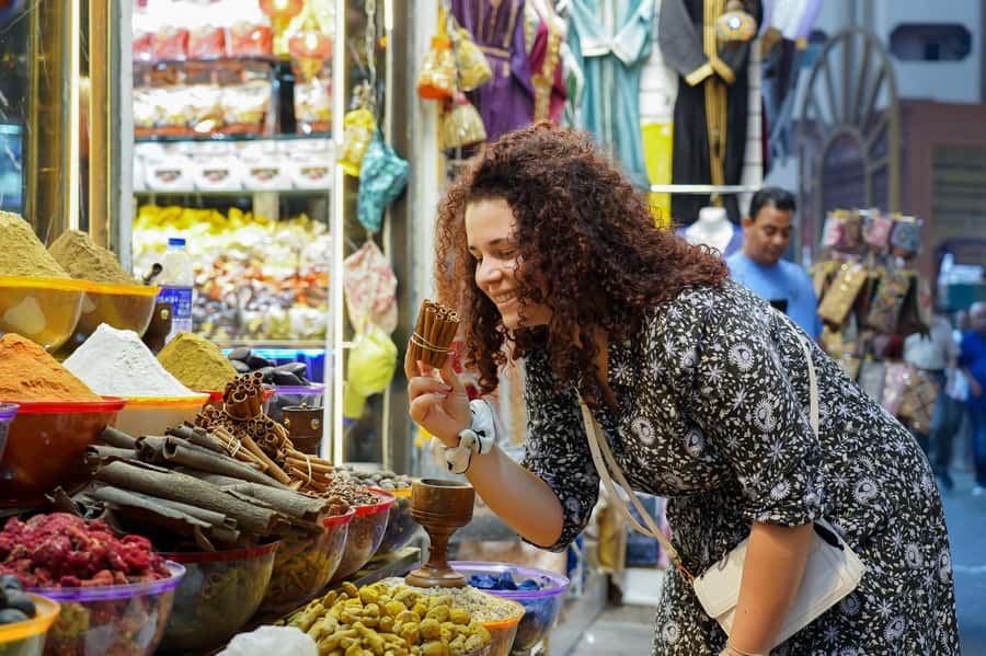Old Dubai: Premium Guided Tour with Street Food & Abra Ride - The abra ride across Dubai Creek