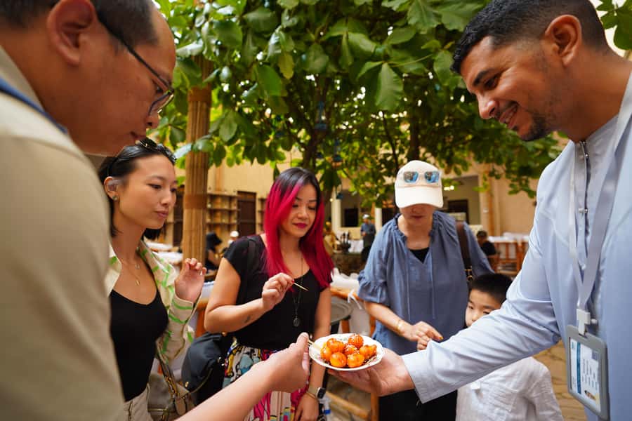 Old Dubai: Premium Guided Tour with Street Food & Abra Ride - Spice Souk: smells, shopping, and practical help
