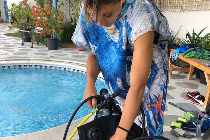 PADI Open Water Diving Course in Dubai for 3 Days - Filling out forms and meeting your equipment
