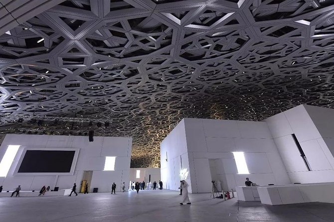 Private Abu Dhabi City Tour with Louvre Museum & Sheikh Zayed Grand Mosque - Sheikh Zayed Grand Mosque in 90 minutes