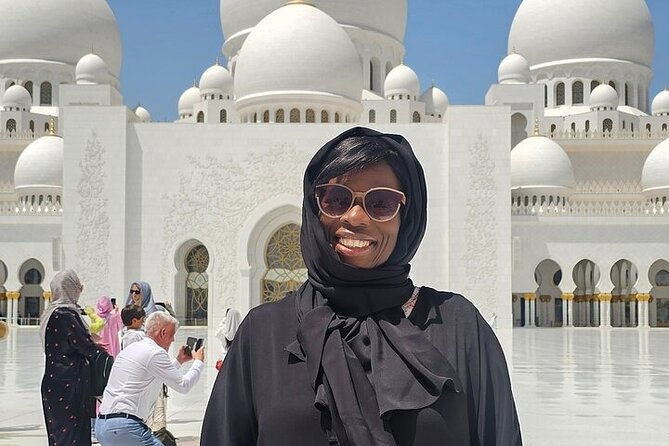 Private Abu Dhabi City Tour with Pick up from Dubai or Abu Dhabi - The Dates Market is a small stop with a local purpose